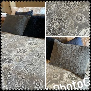 Pottery Barn Medallion king duvet